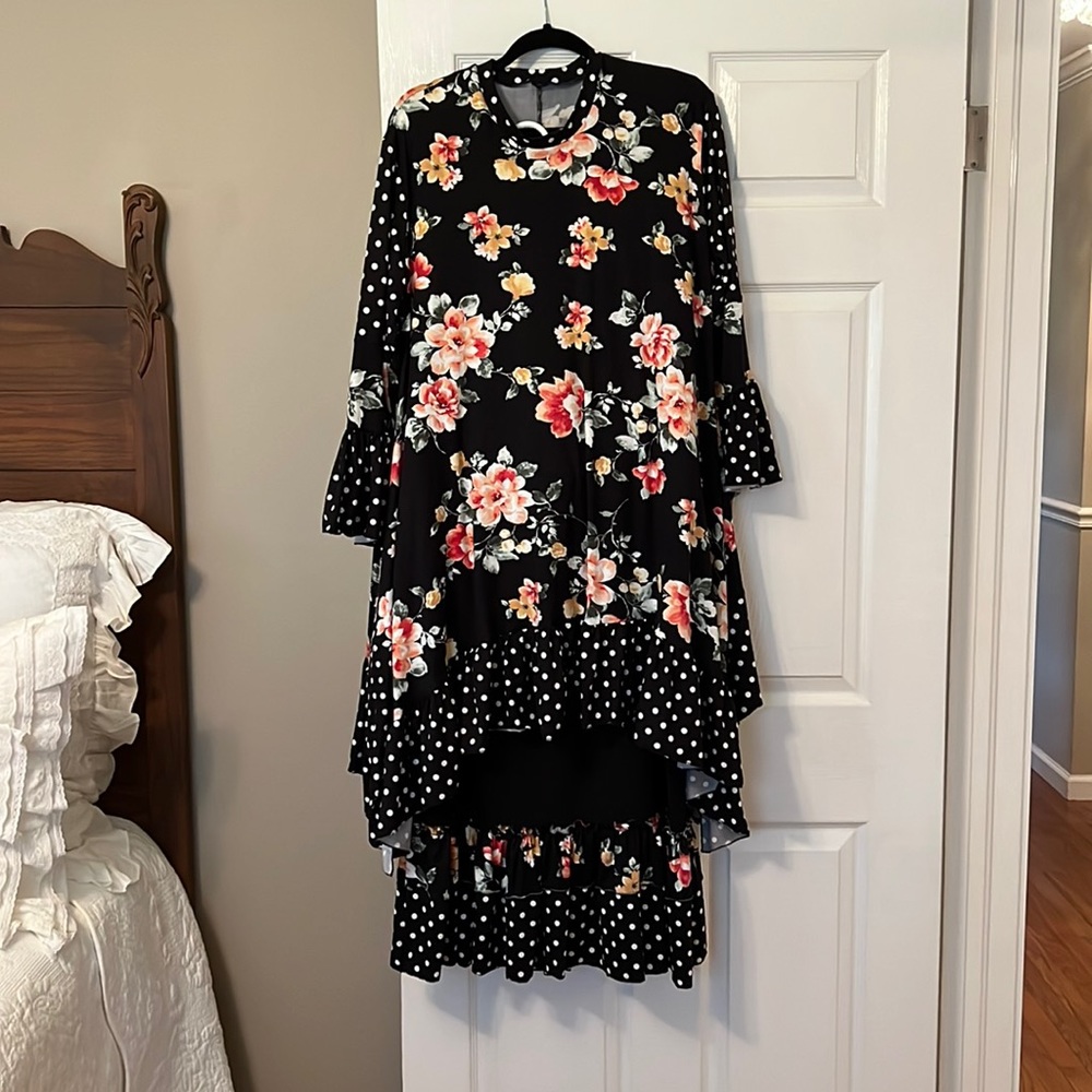 Beautiful floral/polka dot set!